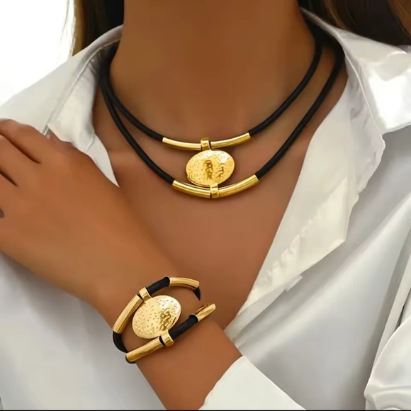 Vintage Gold Oval Metal Faux Leather Necklace Bracelet Set - Picture 8 of 10